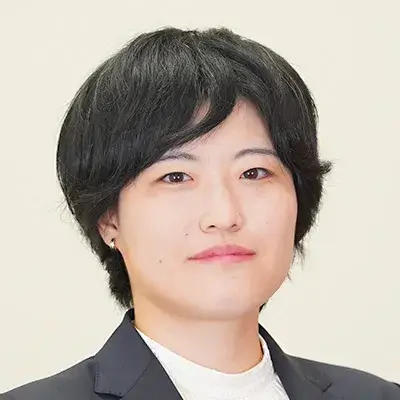 
                      社会保険労務士事務所ヨルベ
                      代表 金山杏佑子 氏
                    
